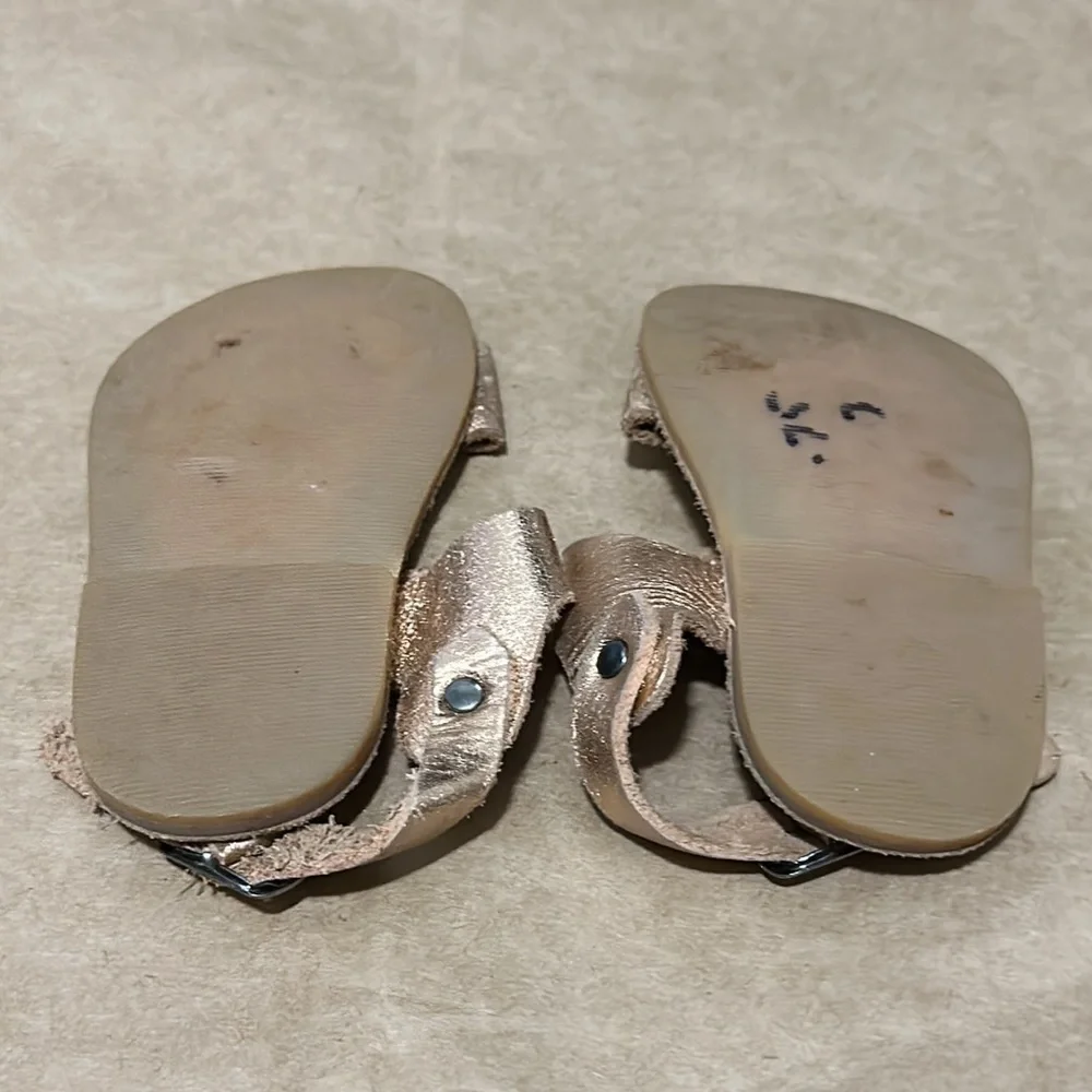 ZARA BABY BABY/ METALLIC greek STRAP SANDALS SIZE size 20 or 1 year in EUR SIZE